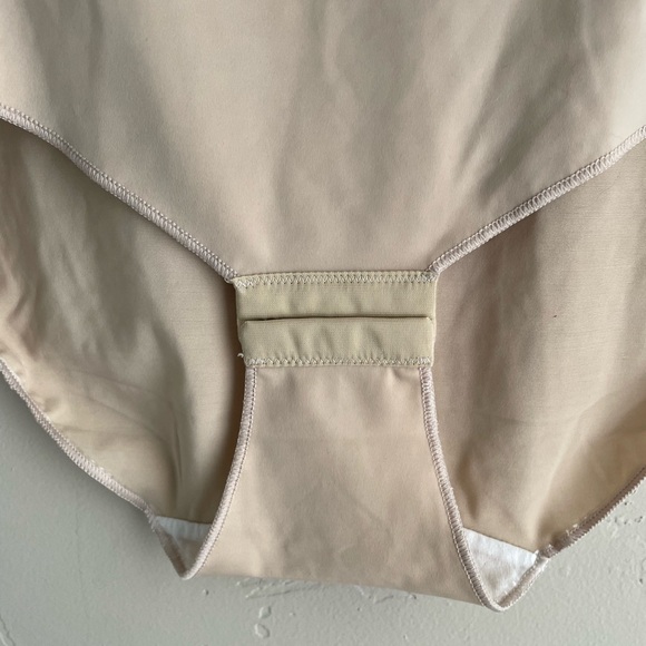 NWT Spanx Nude Bodysuit - Picture 5 of 6